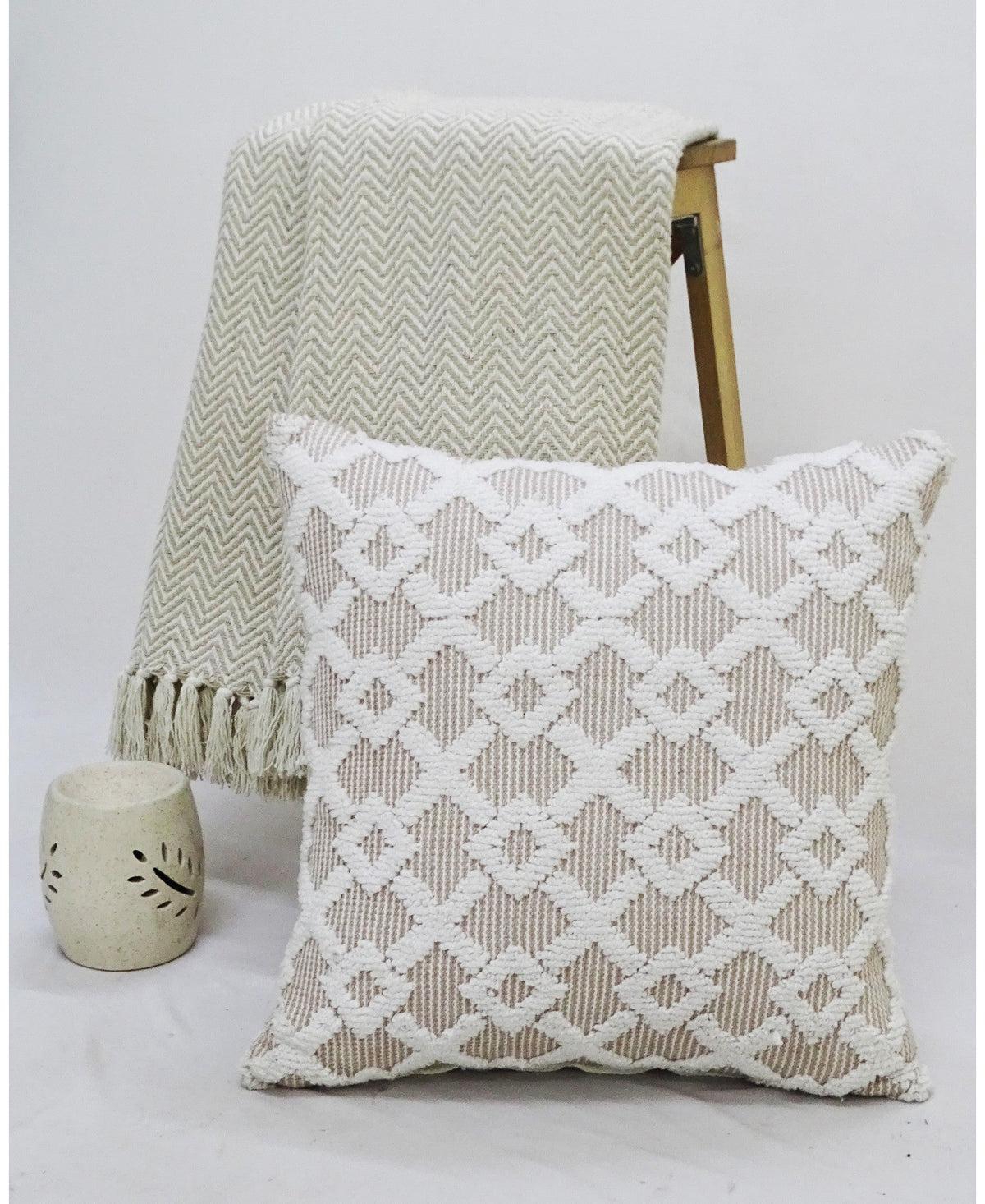 Beige Textured Accent Pillow – 20 × 20 in